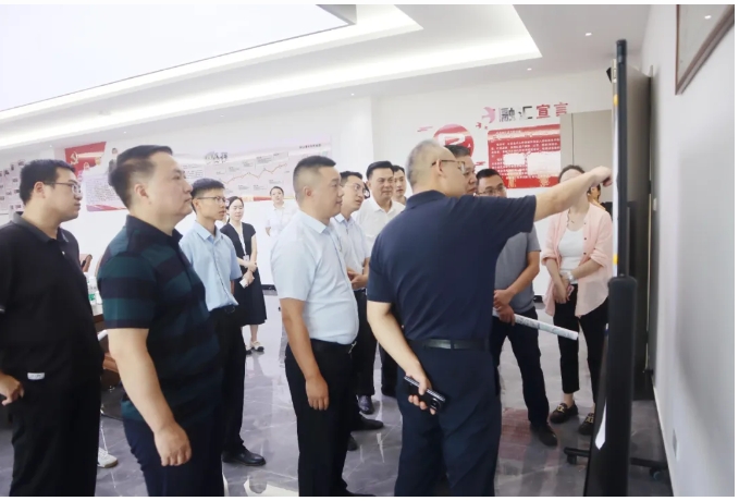自貢市領(lǐng)導(dǎo)蒞臨融匯公司調(diào)研：共筑建筑產(chǎn)業(yè)總部經(jīng)濟(jì)區(qū)新篇章！
